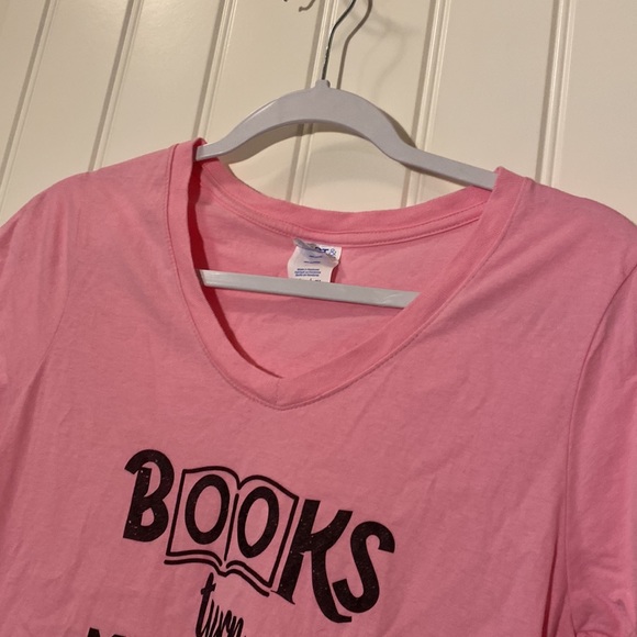 Harry Potter themed T-shirt. Size small. Book lover. Read books. Muggles. Wizard - Picture 4 of 7